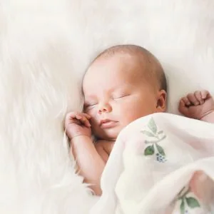 家有新生兒？孩子什麼時候才能睡過夜？專家從生理角度解釋給你聽