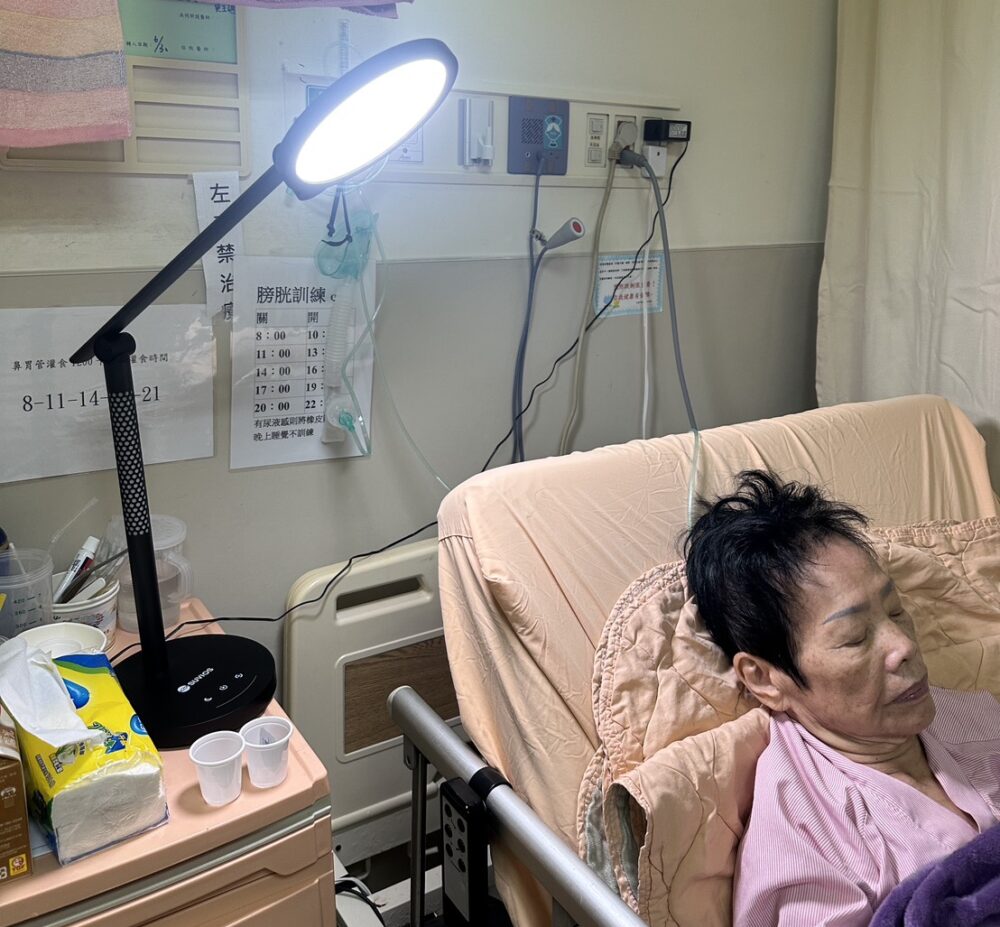 那盞燈不是醫學奇蹟,但給了照護者喘息